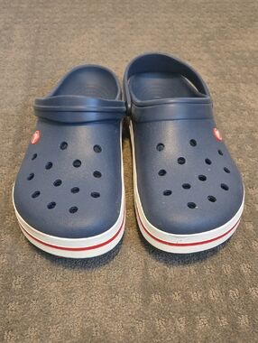 Crocs Classic Men's Navy Clog with Red Accent